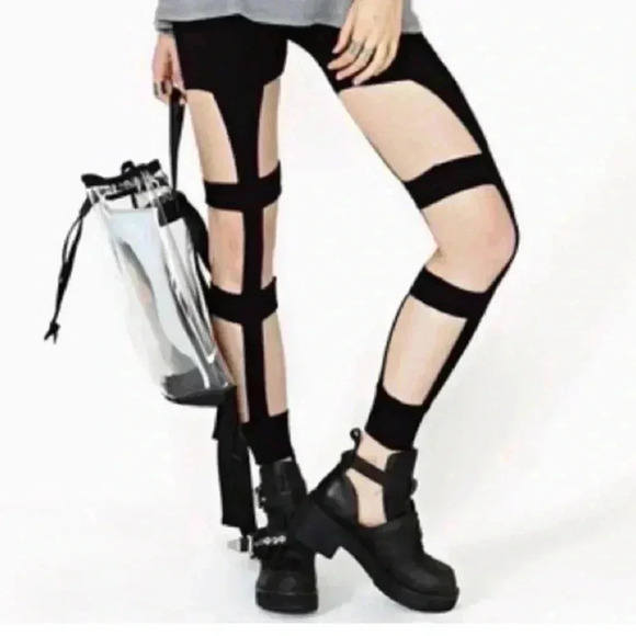 Cut Out Leggings - Picture 1 of 2